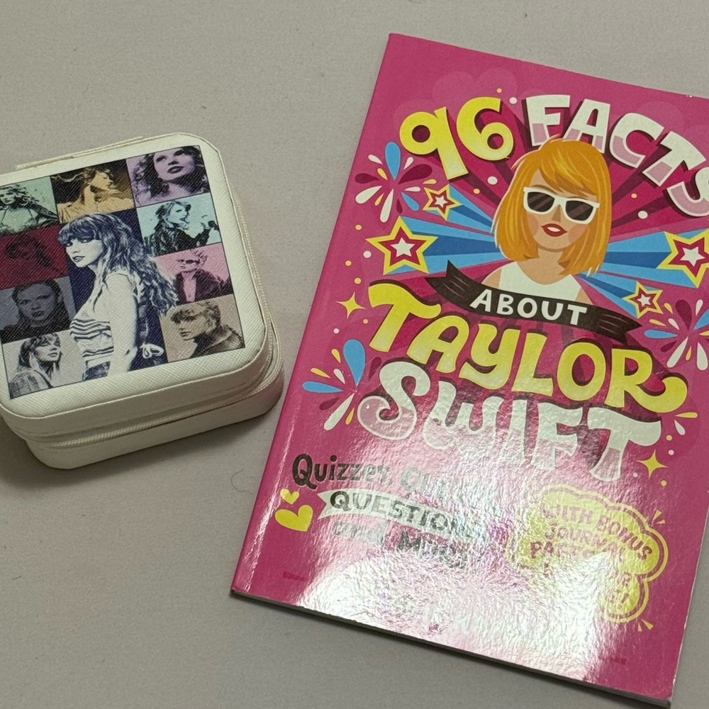Taylor Swift -96 Facts About Book and Jewelry Case Set